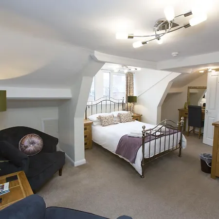 Rosslyn House-2